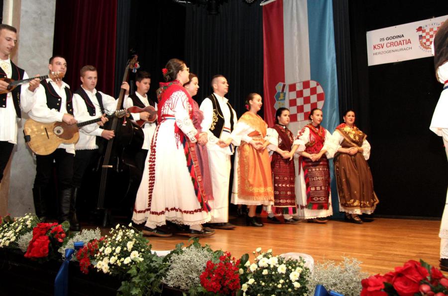 2725894_cms2image-fixedwidth-900x0_1pN-nQ_cEzwUg