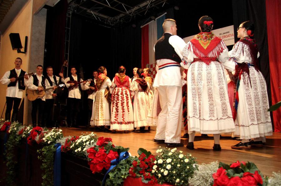 2725898_cms2image-fixedwidth-900x0_1pN-o0_5HTj9w